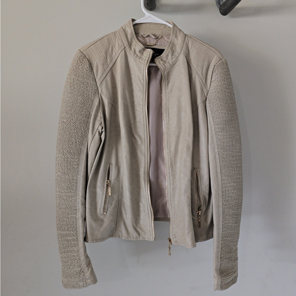 LA COALITION Women's Beige Leather Jacket ribbed sleeves EUC size large